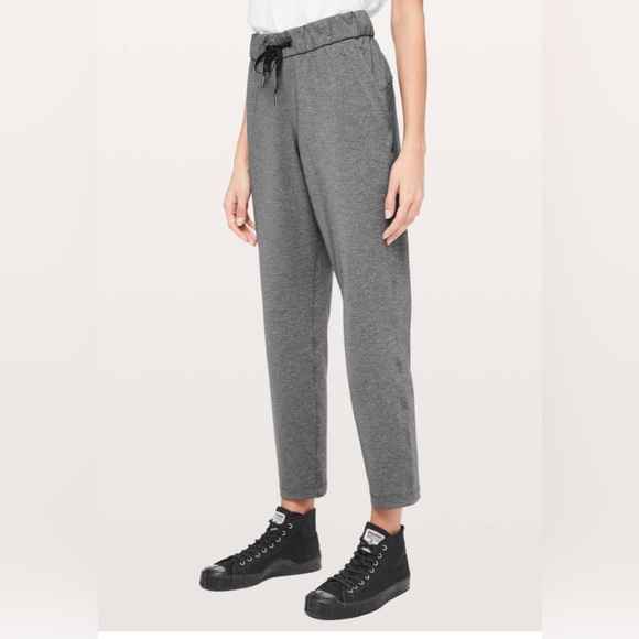 Lululemon on the fly 7/8 pant - Picture 1 of 9